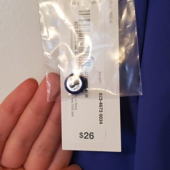 Women's Sleeveless Blouse - Picture 3 of 4